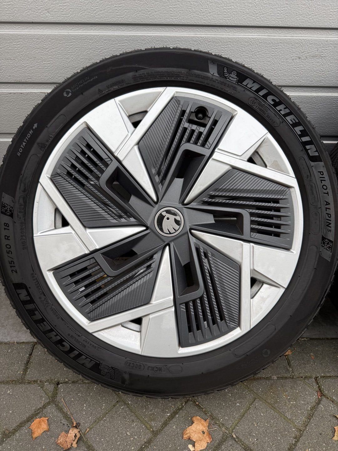 18 inch Orig Skoda Koroq NU7 Seat Ateca velgen winterbanden, Autos : Pièces & Accessoires, Pneus et Jantes, Véhicule de tourisme
