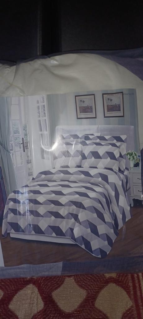 Couette neuve 2 personnes dim 220cm x240cm, Huis en Inrichting, Woonaccessoires | Kussens, Ophalen