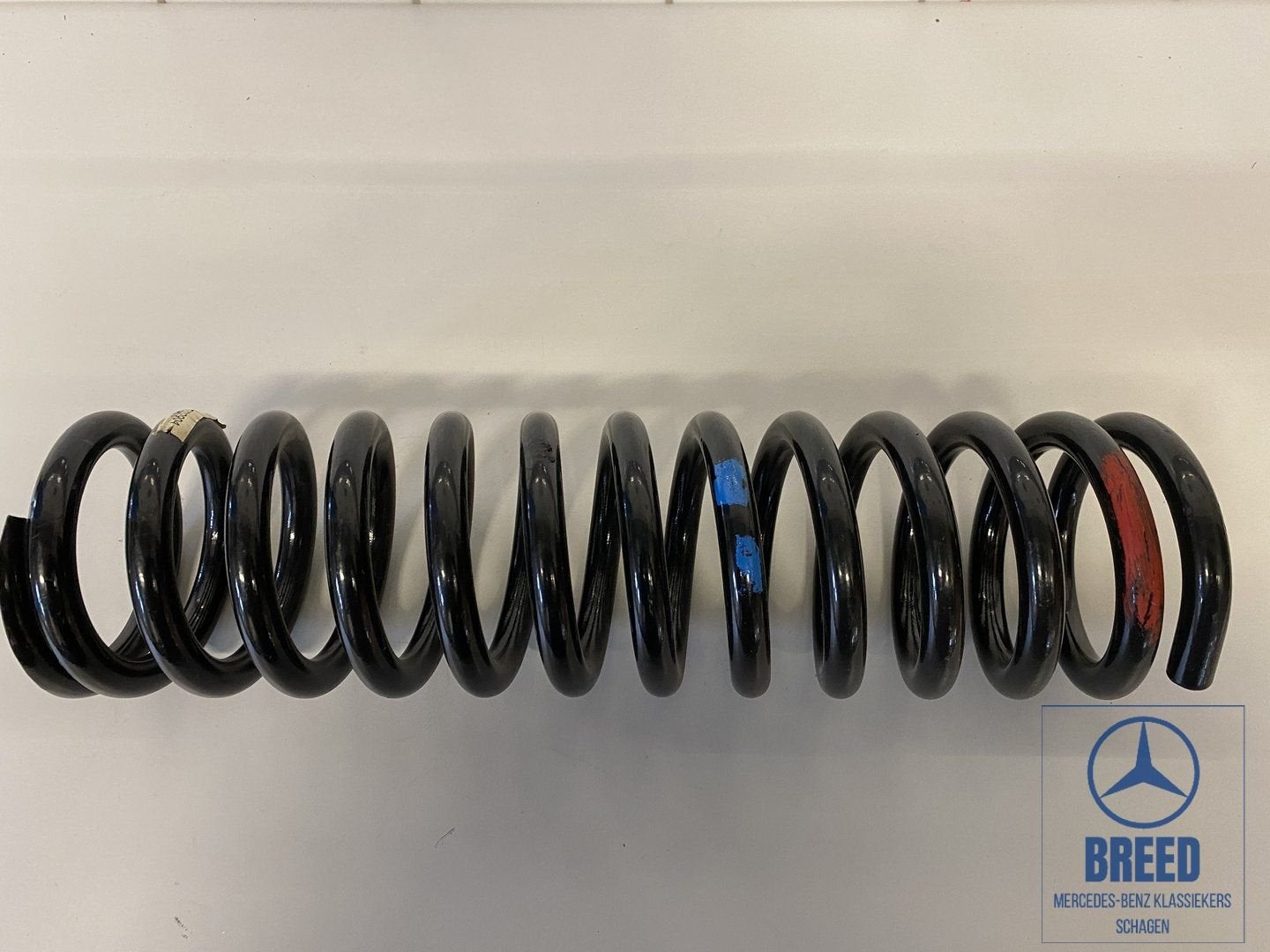 NOS spiraalveer voorzijde voor Mercedes-Benz R107 W114 W115, Auto-onderdelen, -, Nieuw, Ophalen of Verzenden, -