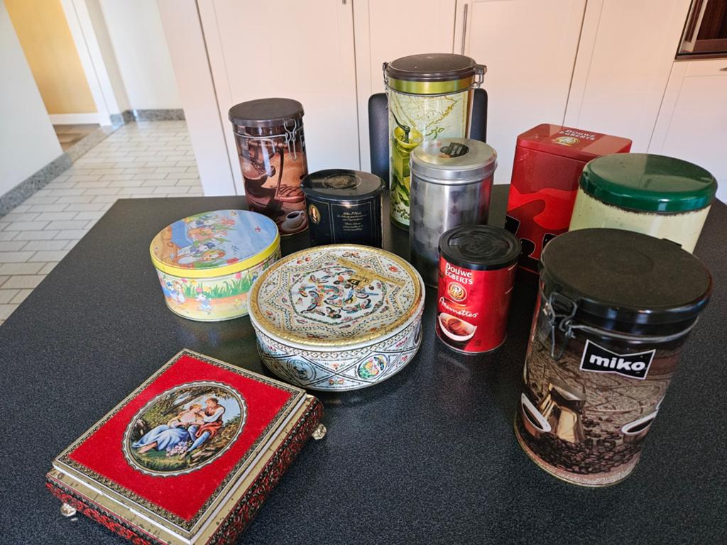Allerlei blikken dozen, Enlèvement ou Envoi