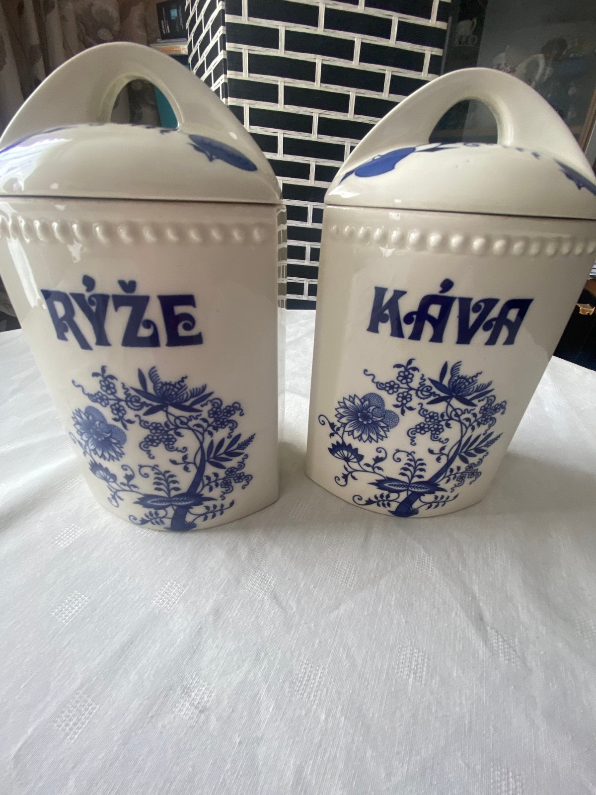 Pots à épices, Enlèvement