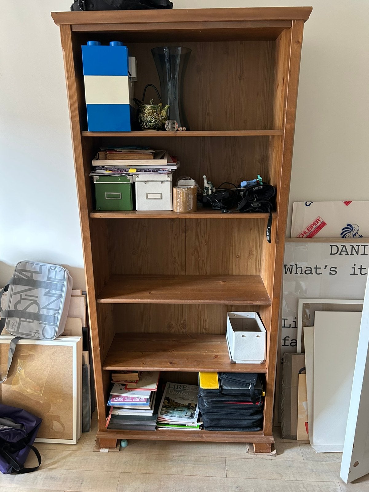 IKEA HEMNES Boekenkast – Massief Hout (Antiekbeits), Ophalen, Met plank(en), Gebruikt, 50 tot 100 cm