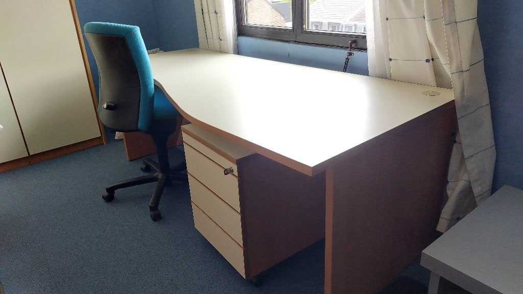 Superbe bureau design 70x200 parfait état, Autres marques, Bureau assis-debout, Comme neuf, Moderne
