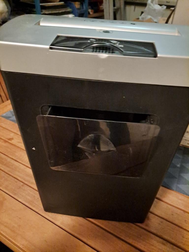 PAPIER EN CD SNIPPER, Ophalen, Gebruikt, Papiervernietiger