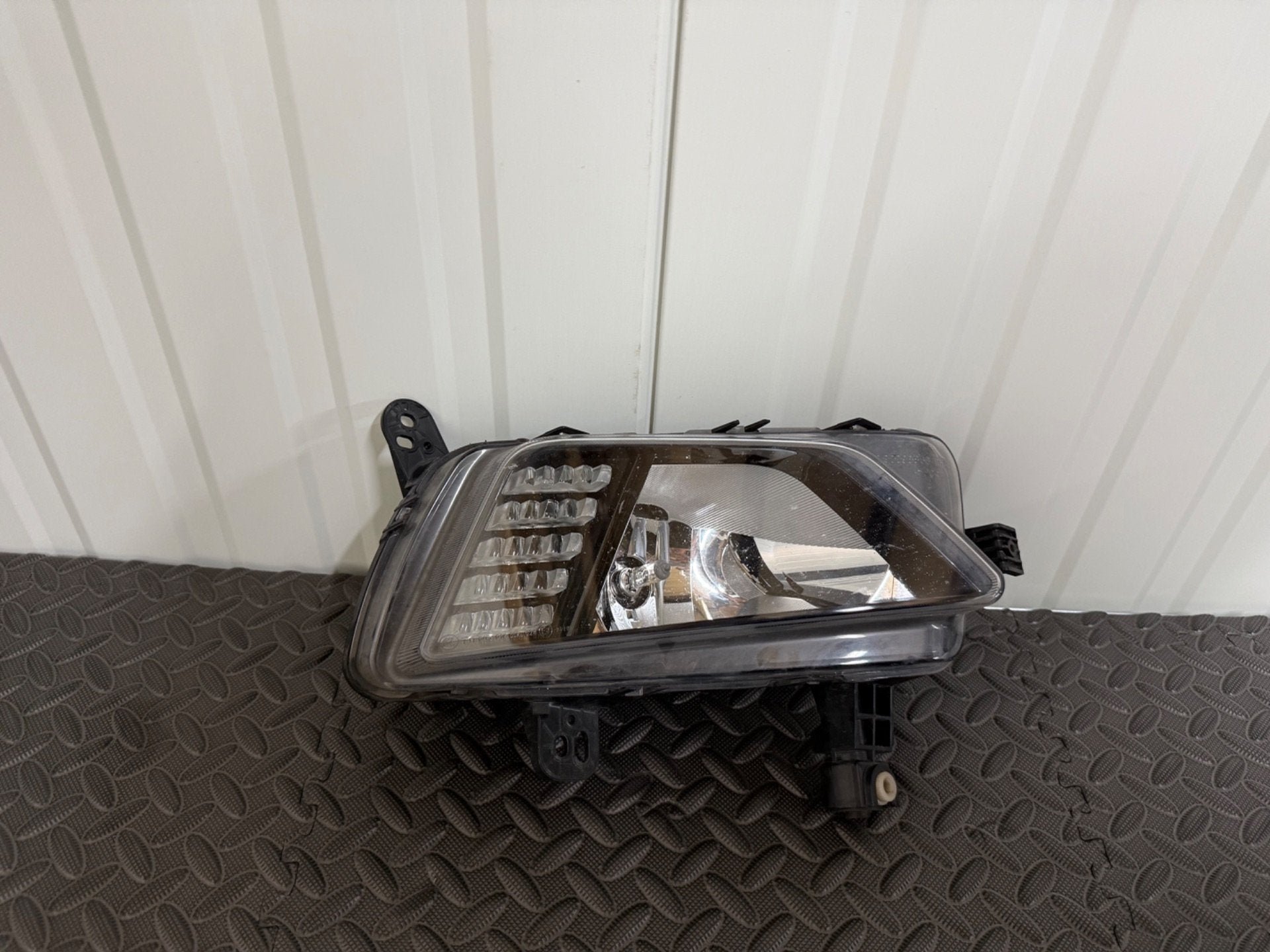 Volkswagen Polo 2g mistlamp met led drl 2g0941662 orgineel, Gebruikt, Volkswagen, Volkswagen AG, Vw@volkswagen.de