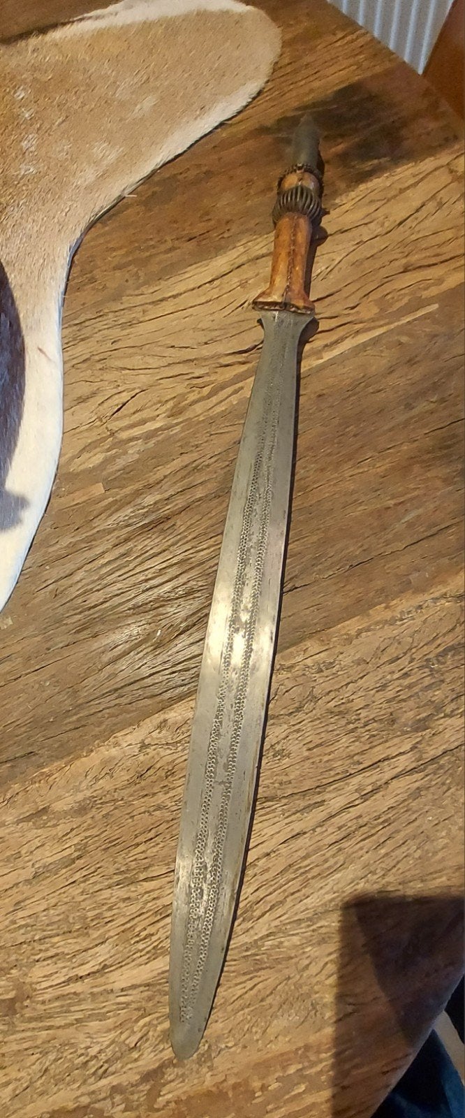 Épée africaine Yaka, Enlèvement