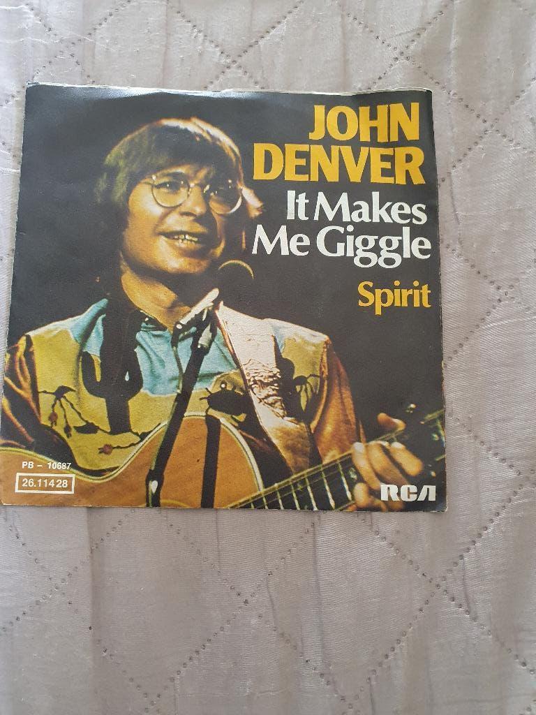 S - John Denver – It Makes Me Giggle - 1976, Cd's en Dvd's, Vinyl Singles, 7 inch, Single, Ophalen of Verzenden, Country en Western