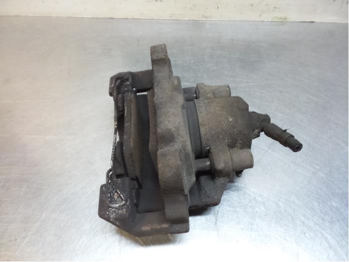 Remklauw (Tang) rechts-voor van een Volkswagen Caddy (Caddy, Gebruikt, -, Volkswagen, -