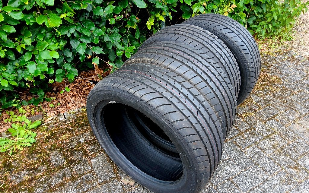 4 nouveaux pneus été Bridgestone 215/45-17, Autos : Pièces & Accessoires, Pneus & Jantes, Pneu(s), Pneus été, 17 pouces, 215 mm