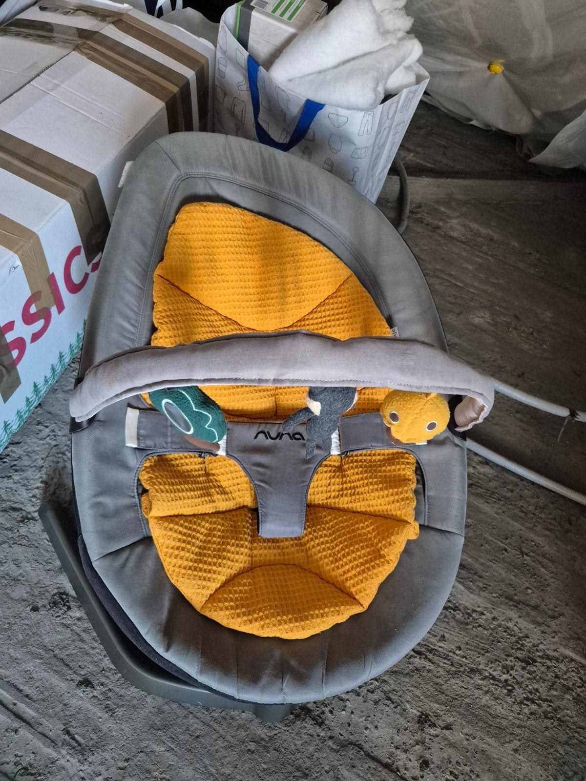 wipper/wieger Nuna met speelboog, Kinderen en Baby's, Gebruikt, Schommelstoel, Met gordel(s) of riempje(s), Ophalen