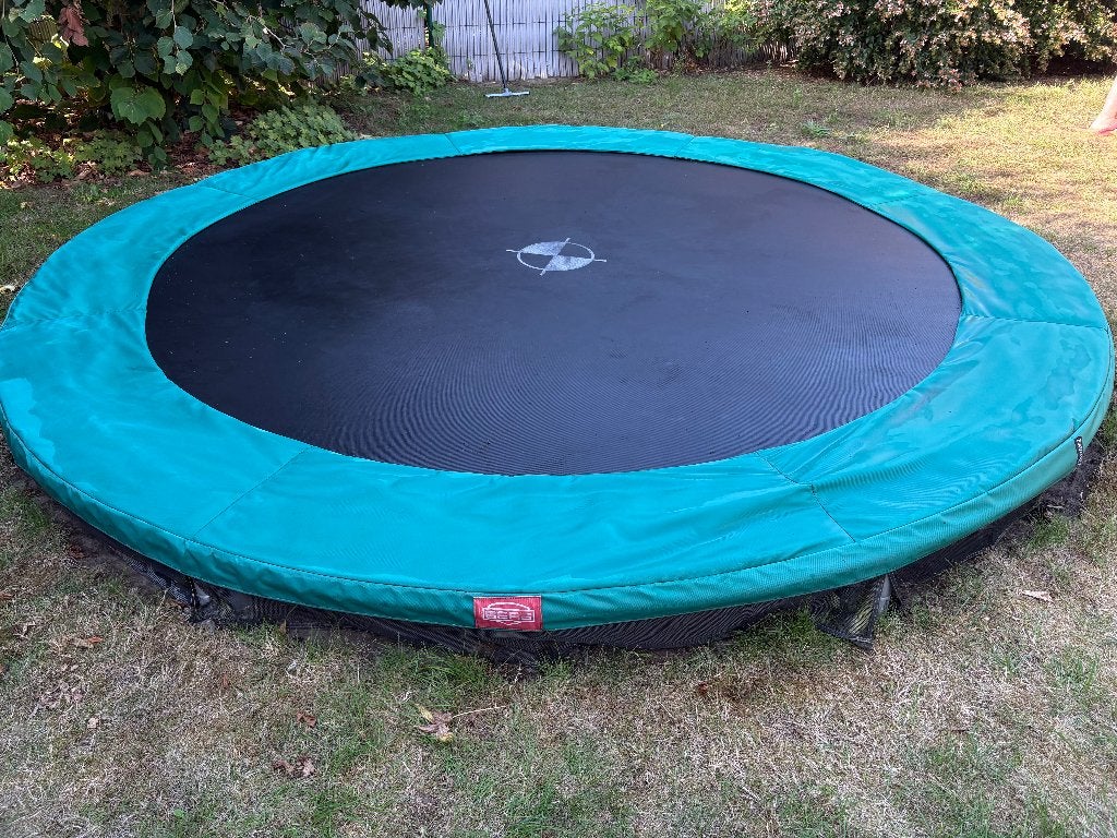Berg Trampoline Inground Favorit 330, Enfants & Bébés, Jouets | Extérieur | Trampolines, Enlèvement, Utilisé