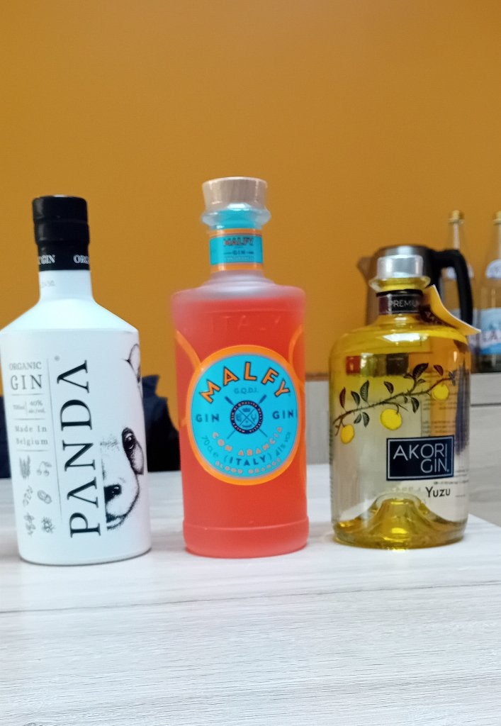 3 lekere gin flessen, Ophalen, Nieuw, Vol