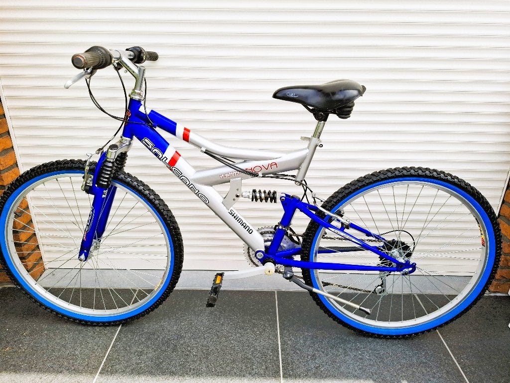 NIEUWSTAAT, volledig geveerde mountainbike, Fietsen en Brommers, Ophalen, 45 tot 49 cm, Zo goed als nieuw, Velgrem