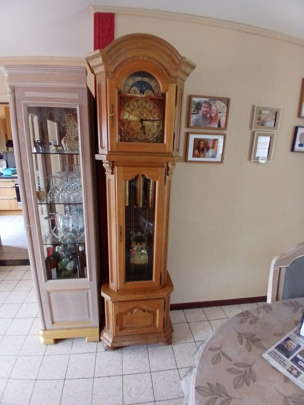 Horloge sur pied, Enlèvement