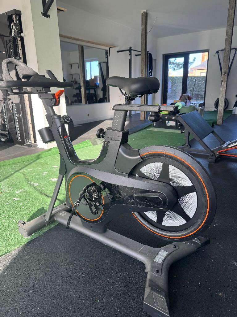 Matrix Smartbike, Sport en Fitness, Fitnessapparatuur, Ophalen, Nieuw, Overige materialen, Spinningfiets