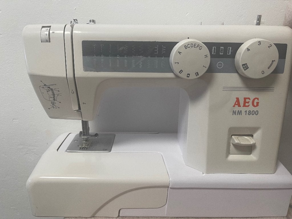 AEG Naaimachine Zo goed als Nieuw, Hobby en Vrije tijd, Naaimachines en Toebehoren, Ophalen, Zo goed als nieuw, Naaimachine