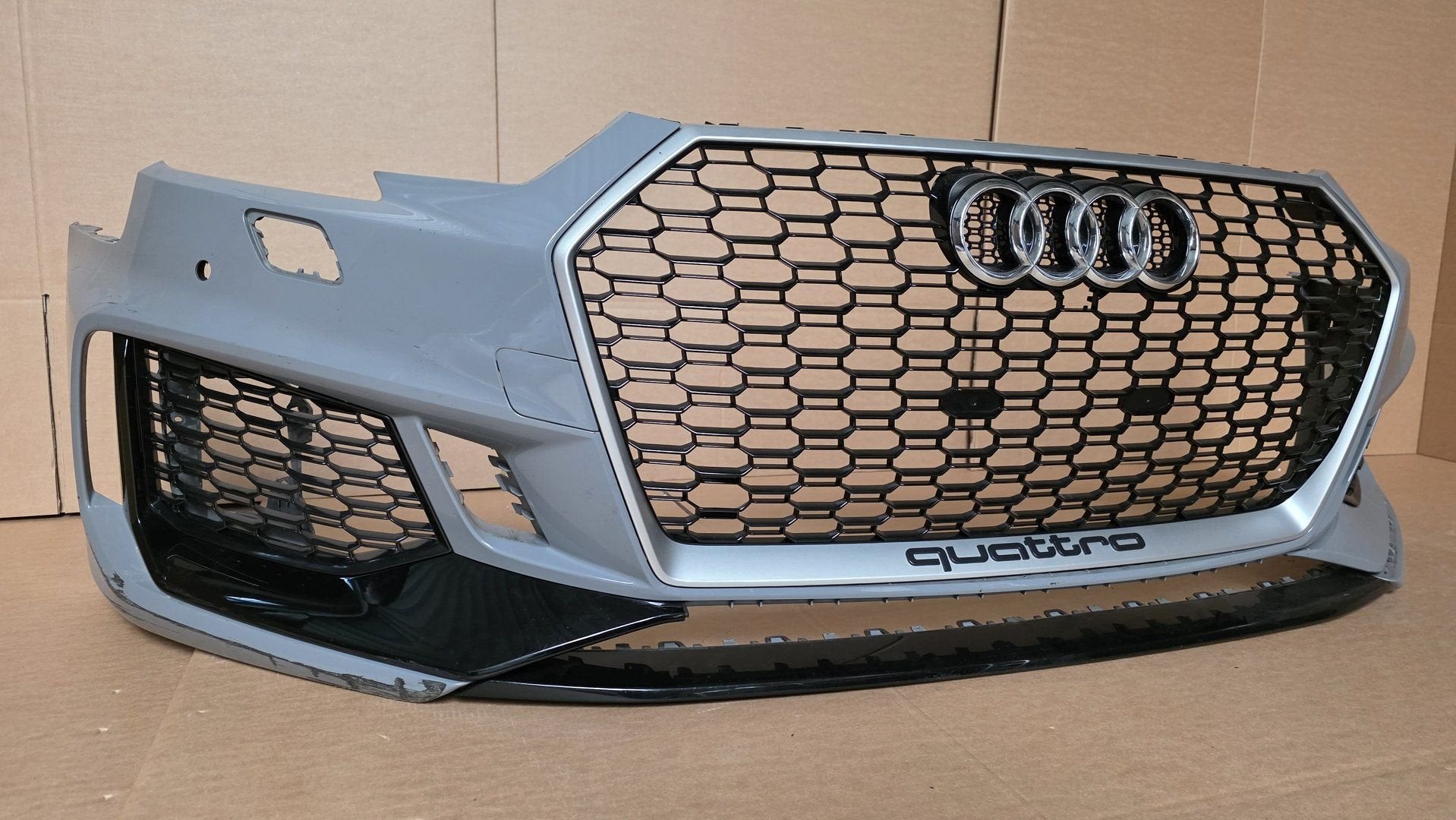 Voorbumper Audi A4 B9 8W RS4 6xPDC KLS ORGINEEL bj.2016-2019, Gebruikt, -, Voor, Bumper