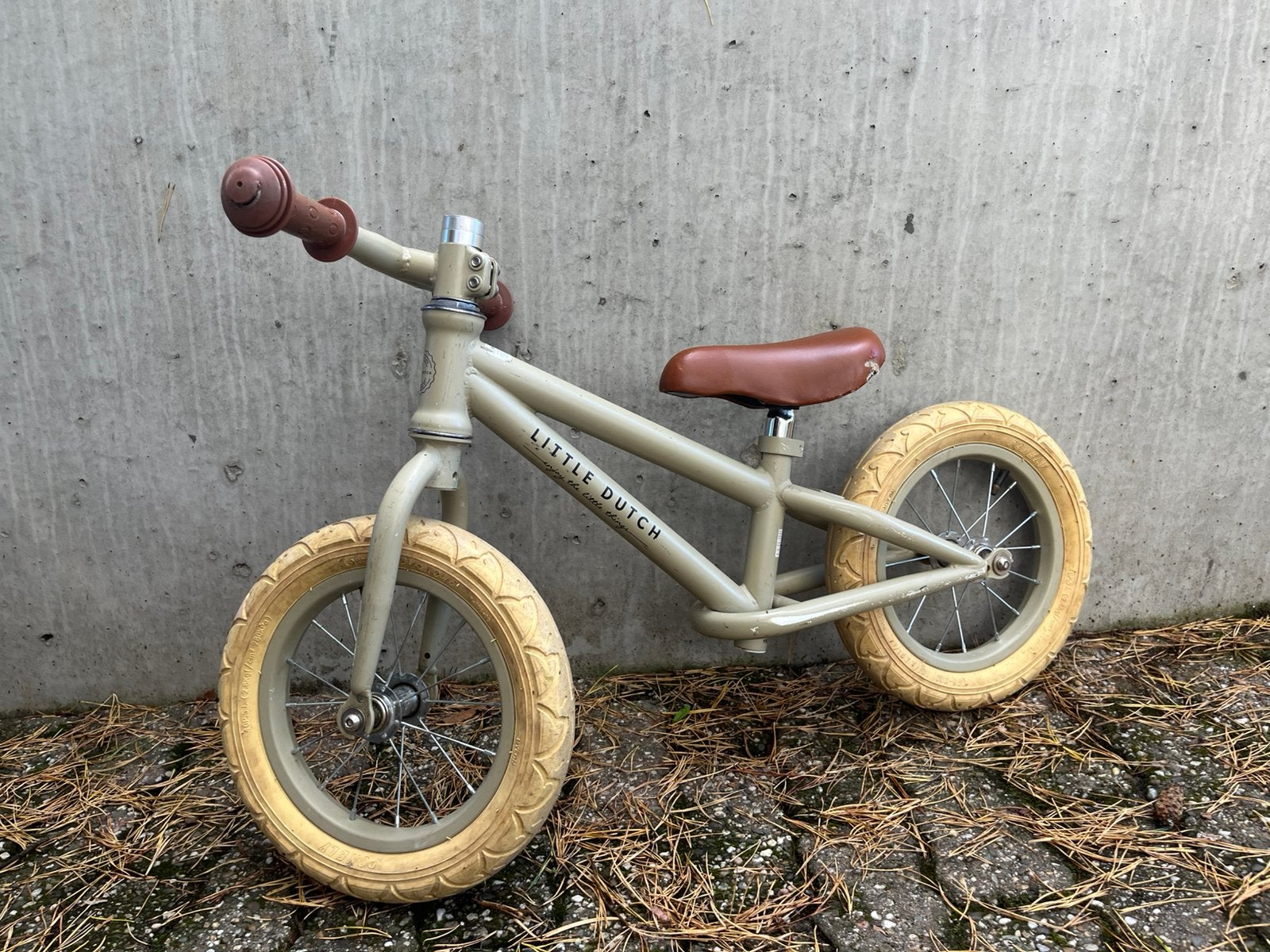 Little Dutch loopfiets – olijfgroen, 12 inch, Kinderen en Baby's, Ophalen, Gebruikt, Loopfiets