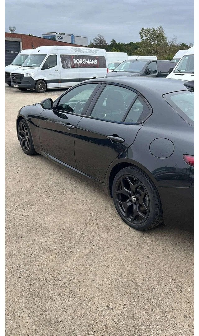 Alfa Romeo Giulia Giulia 2.2 JTDm B-Tech zie foto's met keur, Achat, Entreprise, Noir, 1540 kg