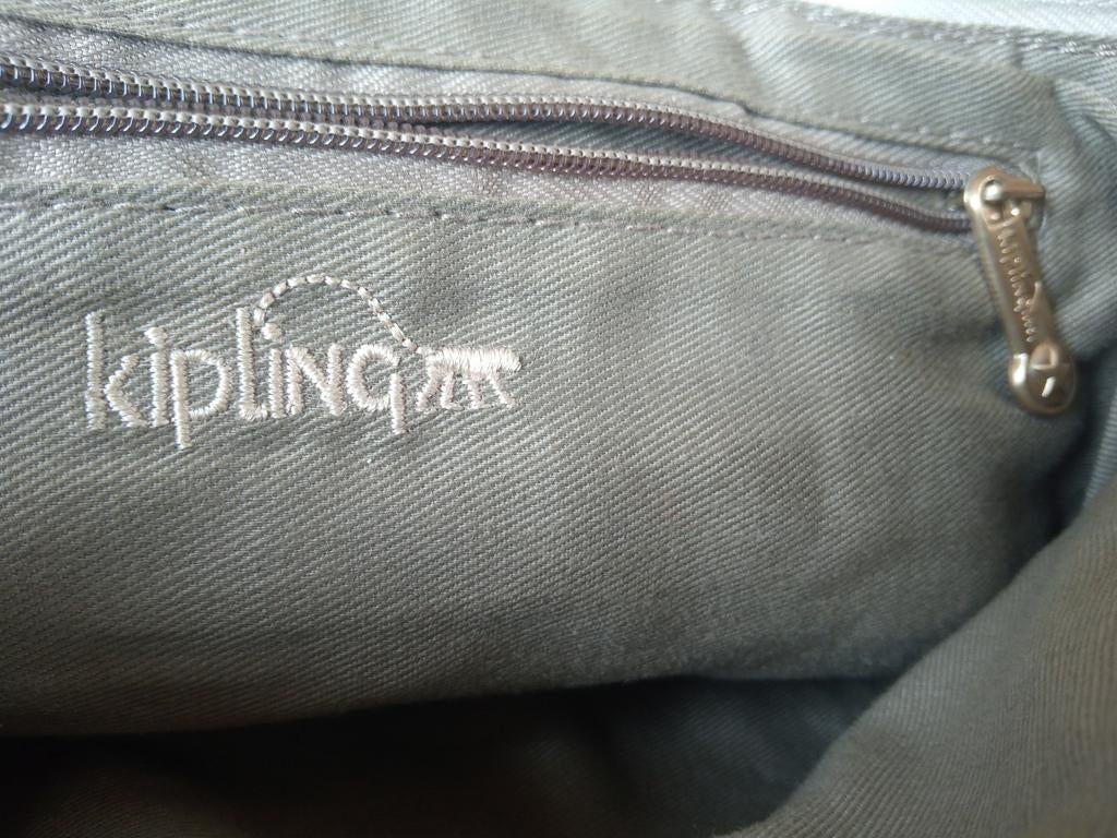 Joli sac à bandoulière Kipling en bon état. Idéal pour, Enlèvement