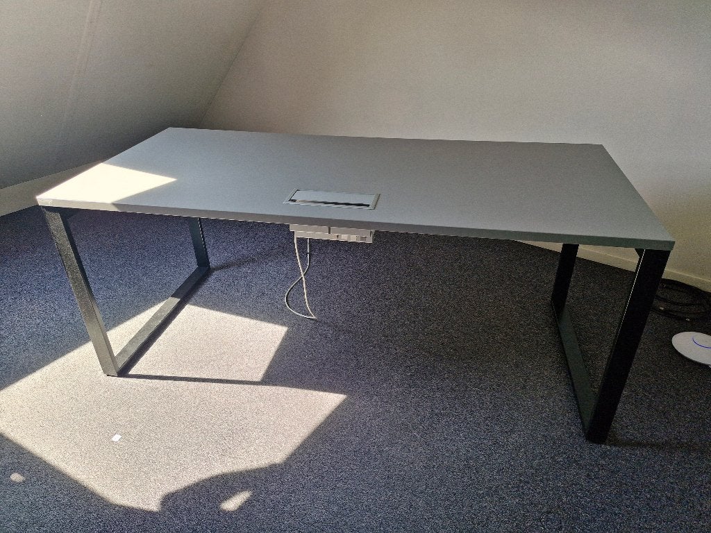 4 x Stevige bureau's met stopcontact te koop - TOPPRIJZEN!, Maison & Meubles, Bureaux, Autres marques, Bureau d'ordinateur, Classique