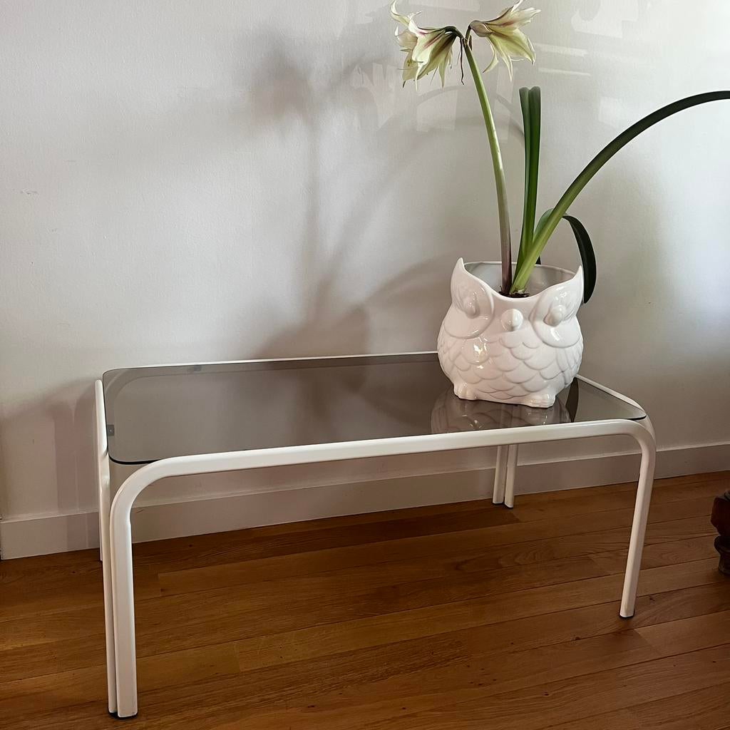Table basse vintage 1980’s en métal - tablette en verre fumé, Maison & Meubles, Tables | Tables d'appoint, Utilisé, X, 75 cm ou plus