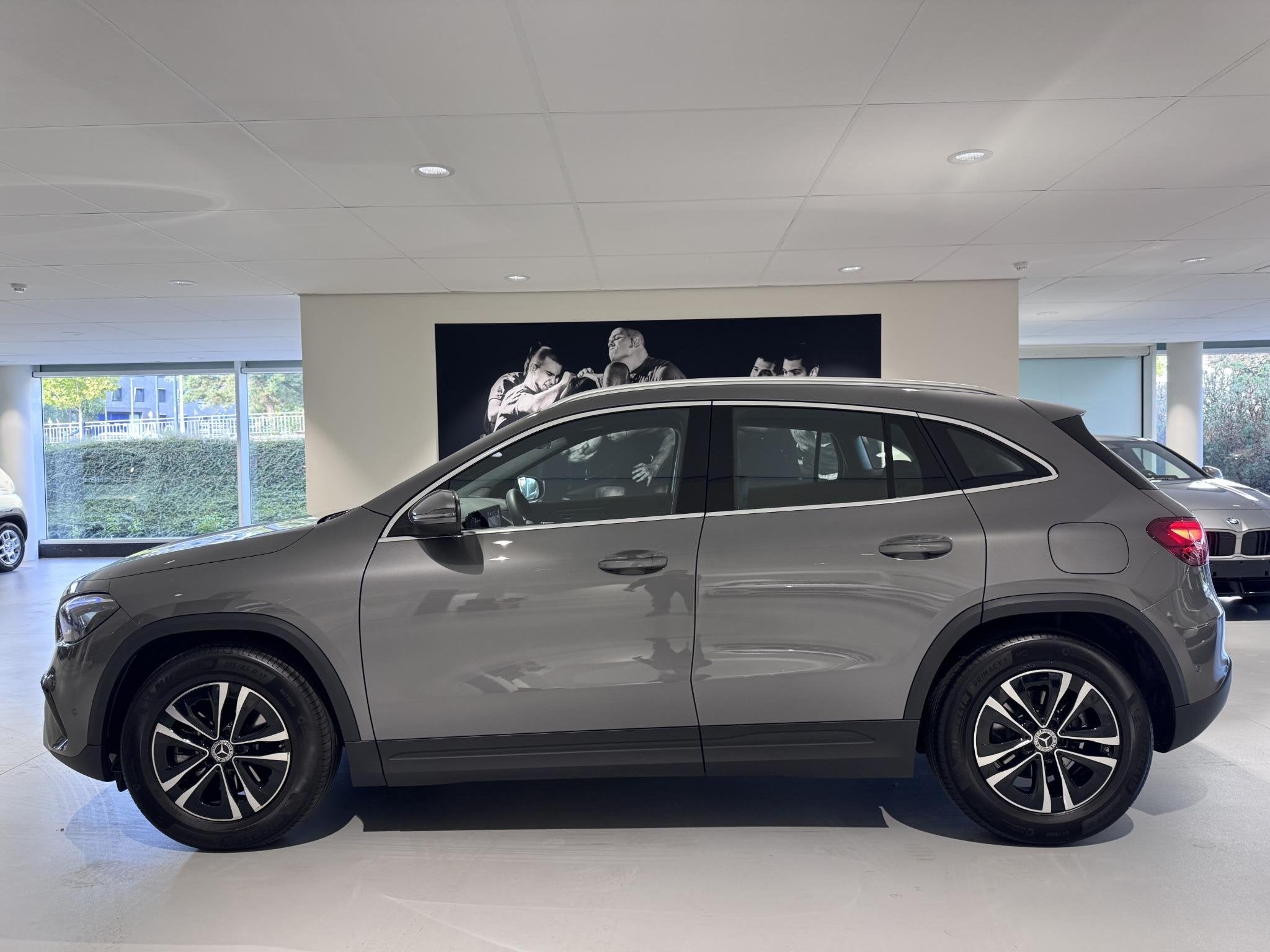 Mercedes-Benz GLA 180 Business Line (automatique), Autos, 100 kW, Argent ou Gris, Achat, Entreprise