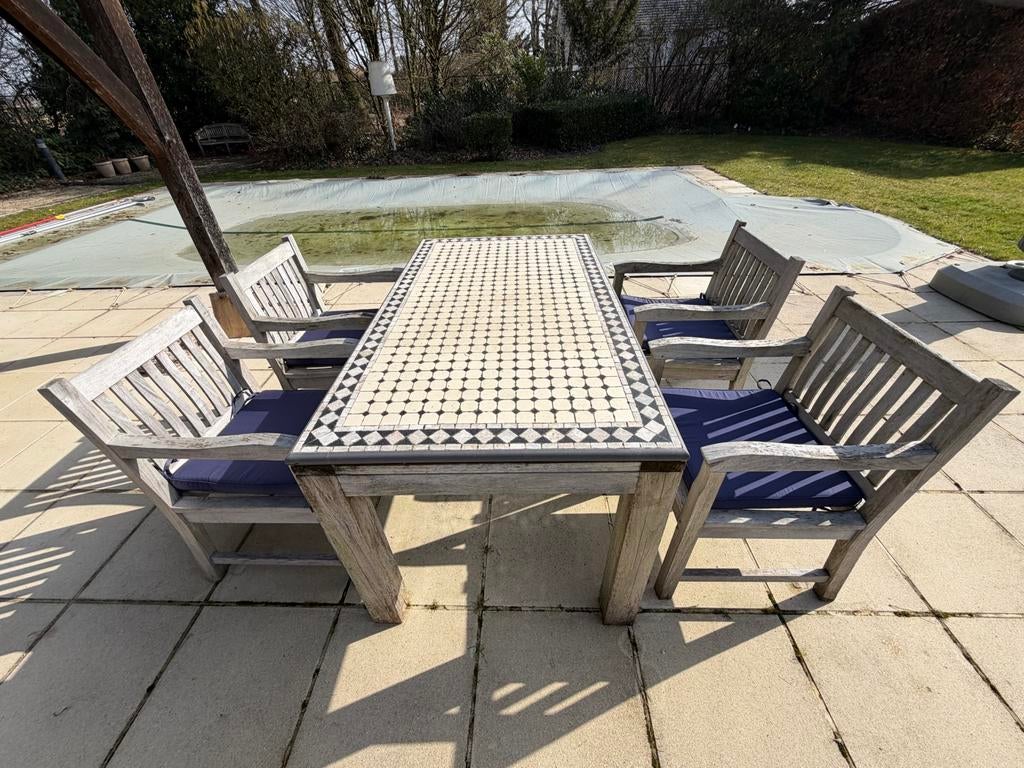 Zware teaktafel met 4 stoelen en kussens, Ophalen, 4 zitplaatsen, Gebruikt, Teakhout