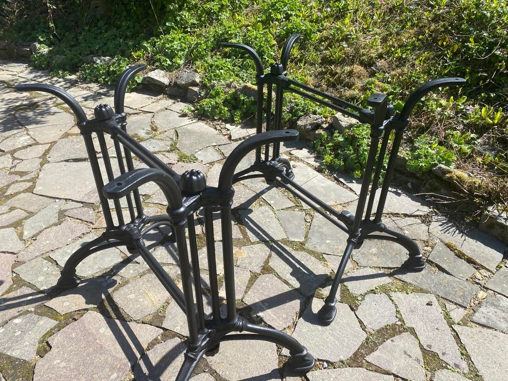 2 pied de table en font, Enlèvement, Mobilier