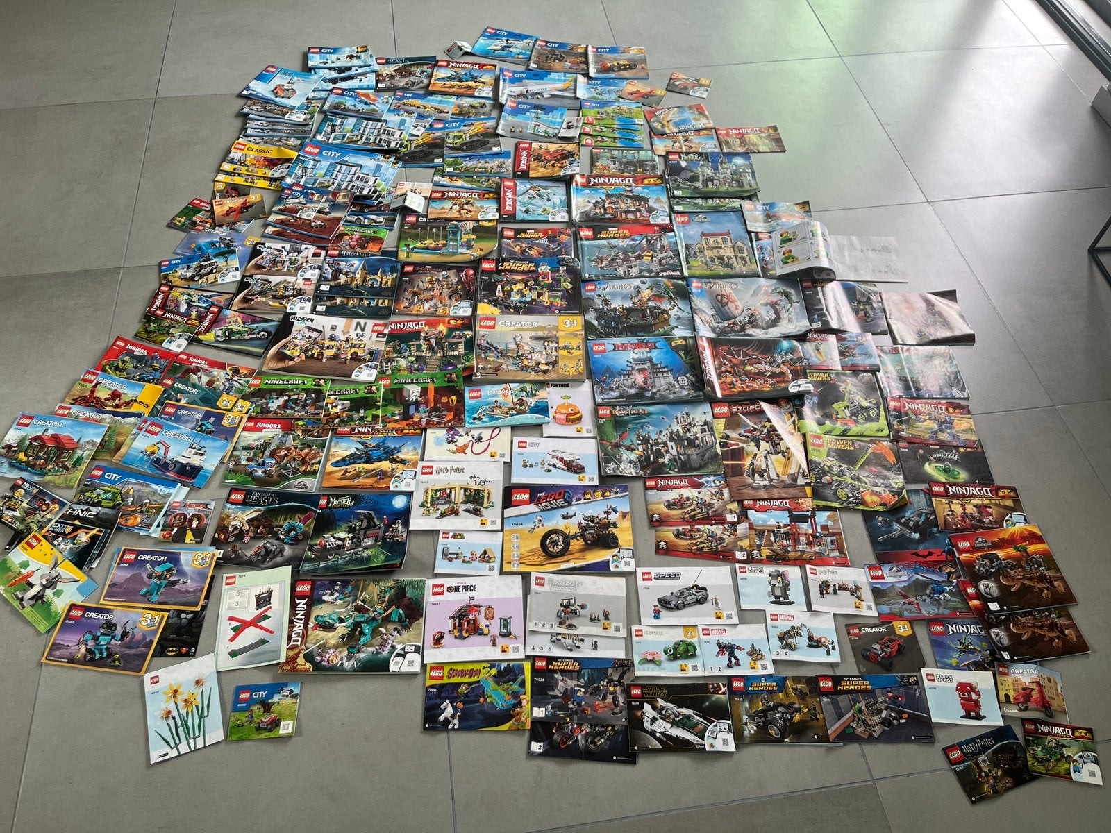 Grand lot de livres Lego, Enfants & Bébés, Jouets | Duplo & Lego, Lego, Utilisé, Autres types, Enlèvement ou Envoi