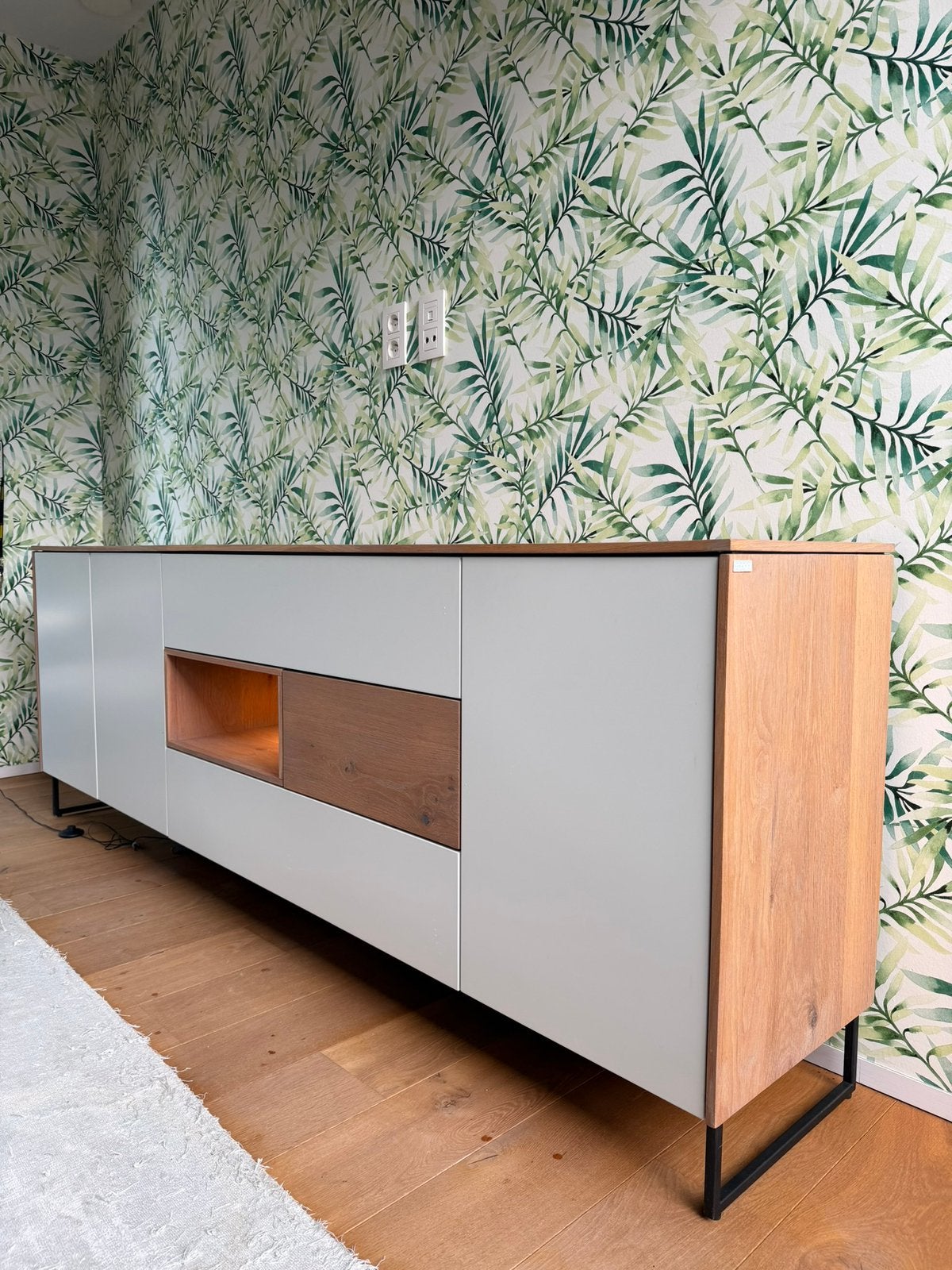 Xooon dressoir, Enlèvement, Métal