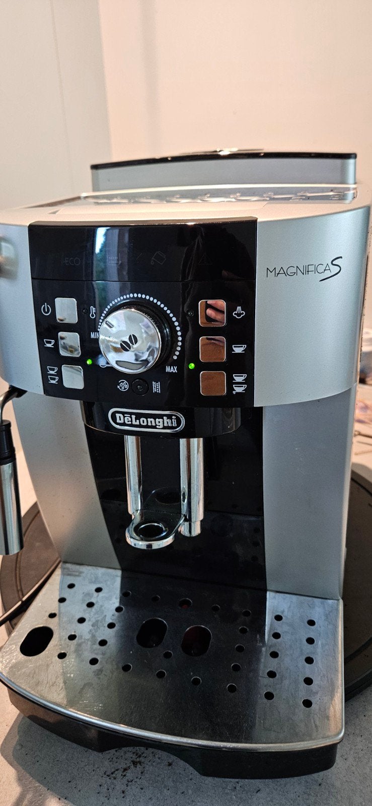 De Longhi MAGNIFICA S bonen koffiemachine  metGARANTIE, Elektronische apparatuur, Koffiezetapparaten, 10 kopjes of meer, Koffiemachine