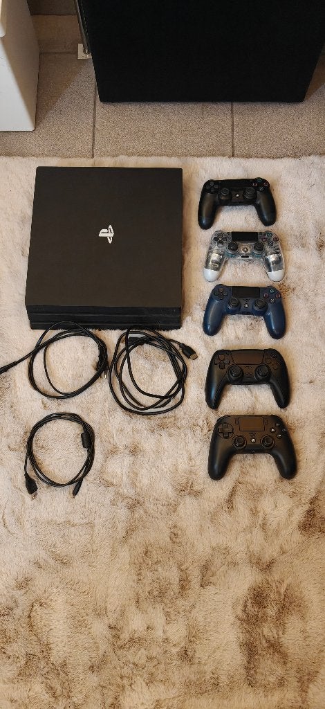 Playstation 4 pro 1TB + toebehoren, Consoles de jeu & Jeux vidéo, Comme neuf, Avec 3 manettes ou plus, Enlèvement, 1 TB