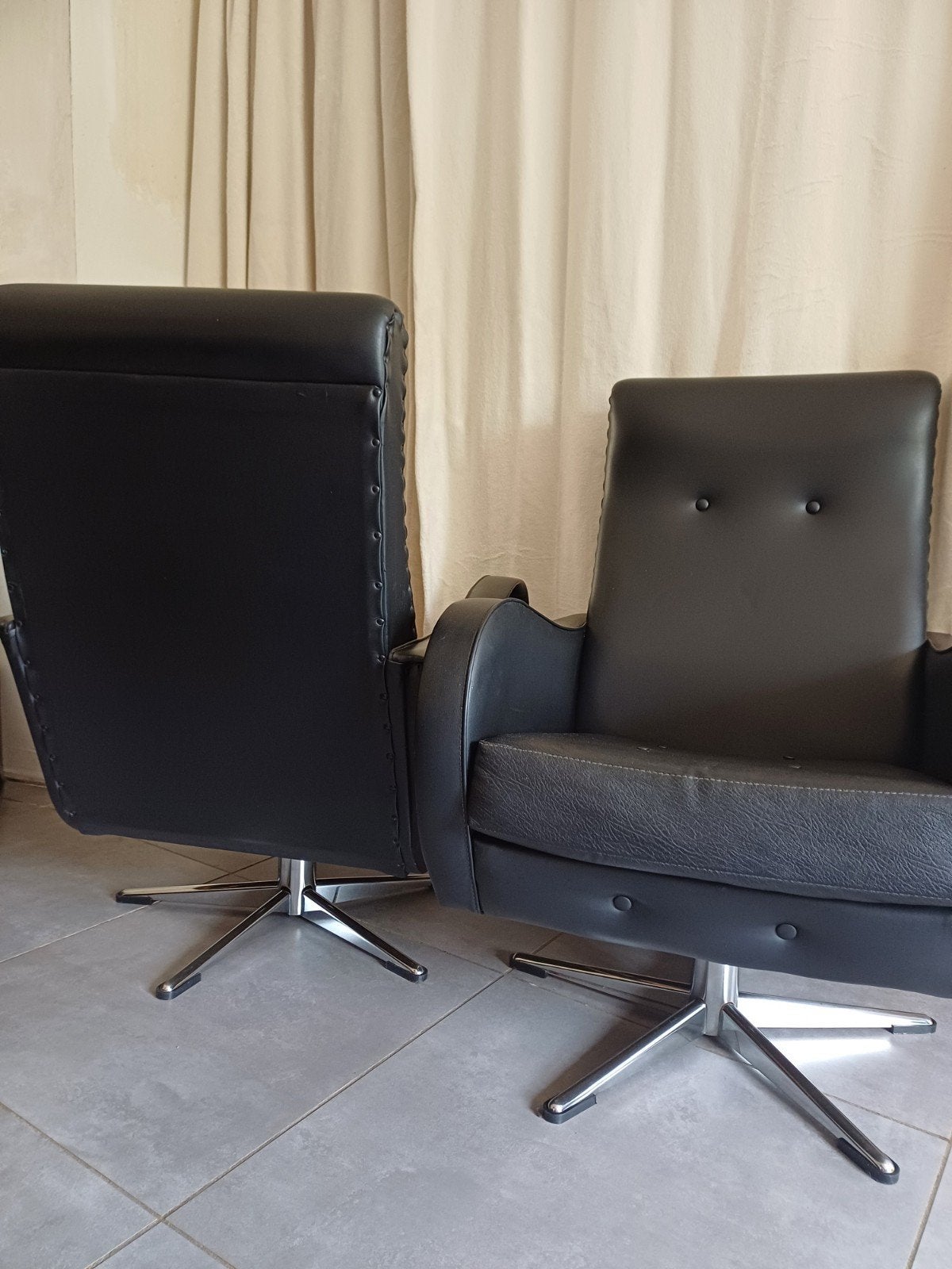 Paire de fauteuils lounge pivotants – Années 60/70 –, 75 à 100 cm, Moins de 150 cm, Bois, Enlèvement