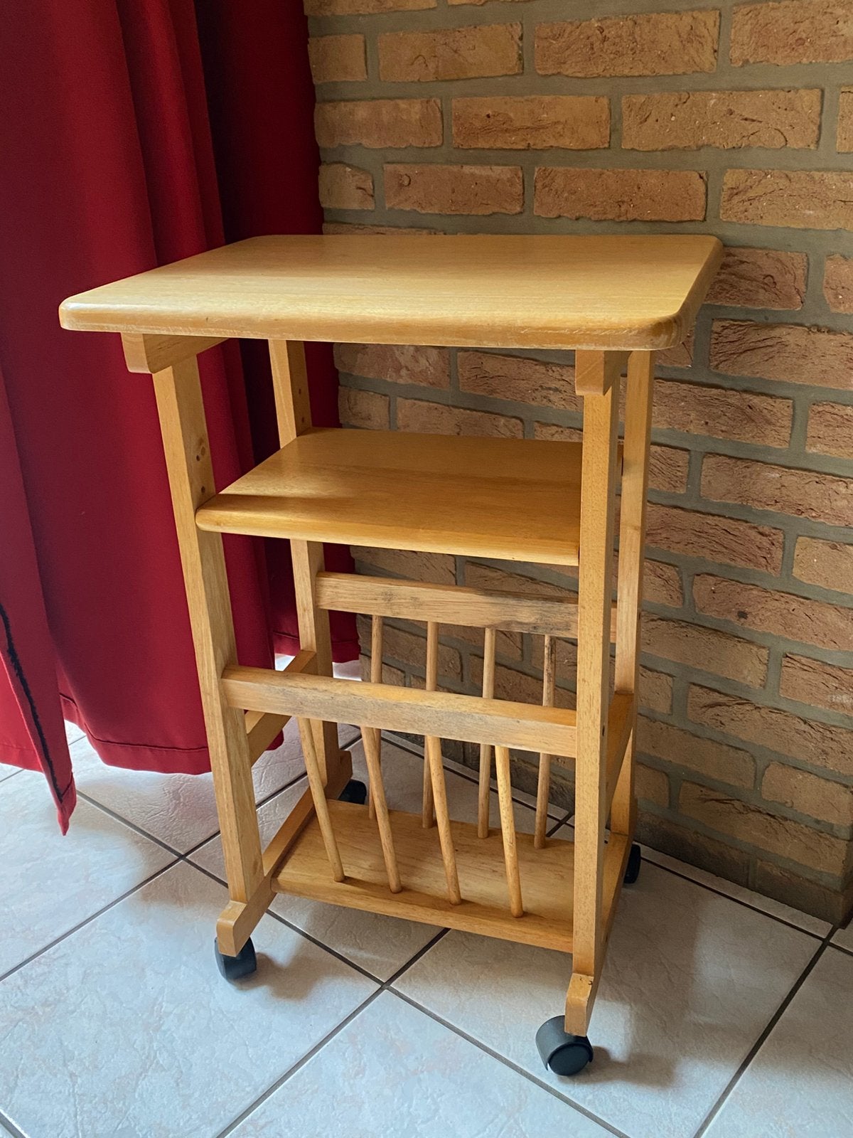 DESSERTE EN BOIS MASSIF SUR ROULETTES, Enlèvement, Utilisé