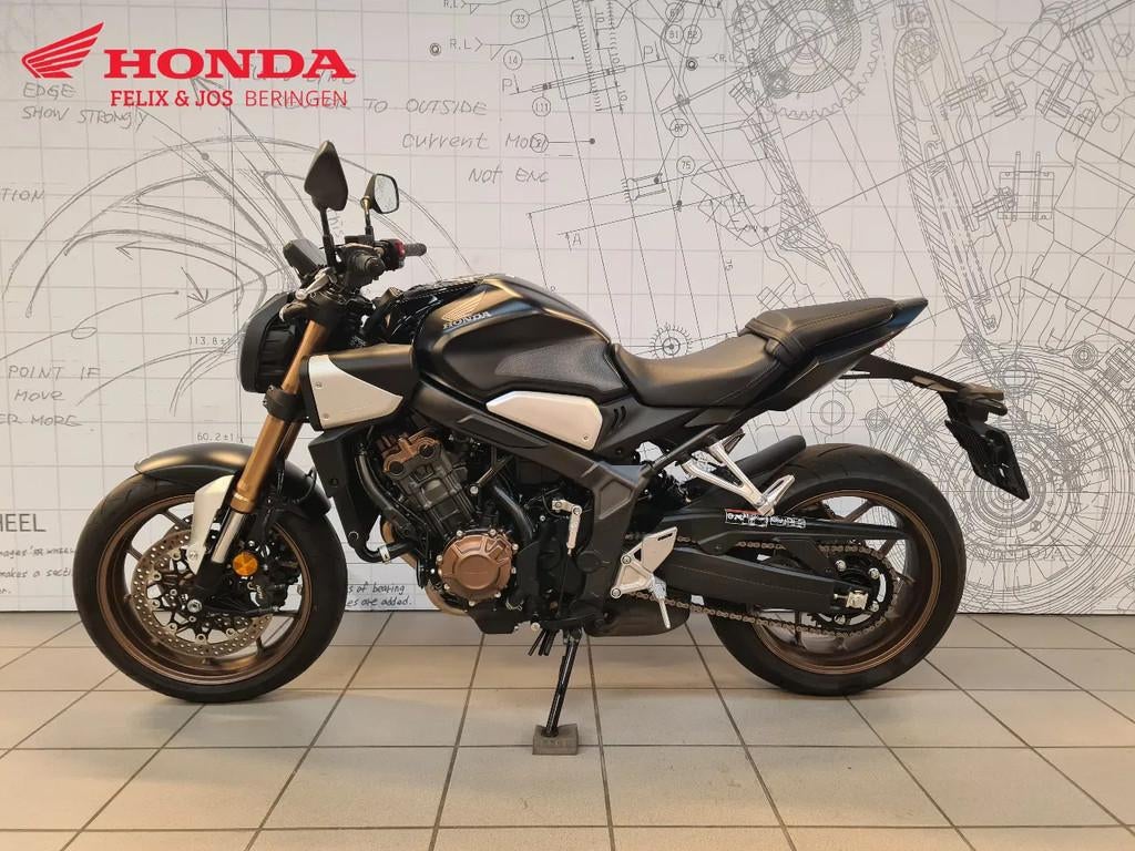 Honda CB650R E-Clutch (bj 2025), Motoren, Motoren | Honda, Bedrijf, Meer dan 35 kW, Overig, 650 cc