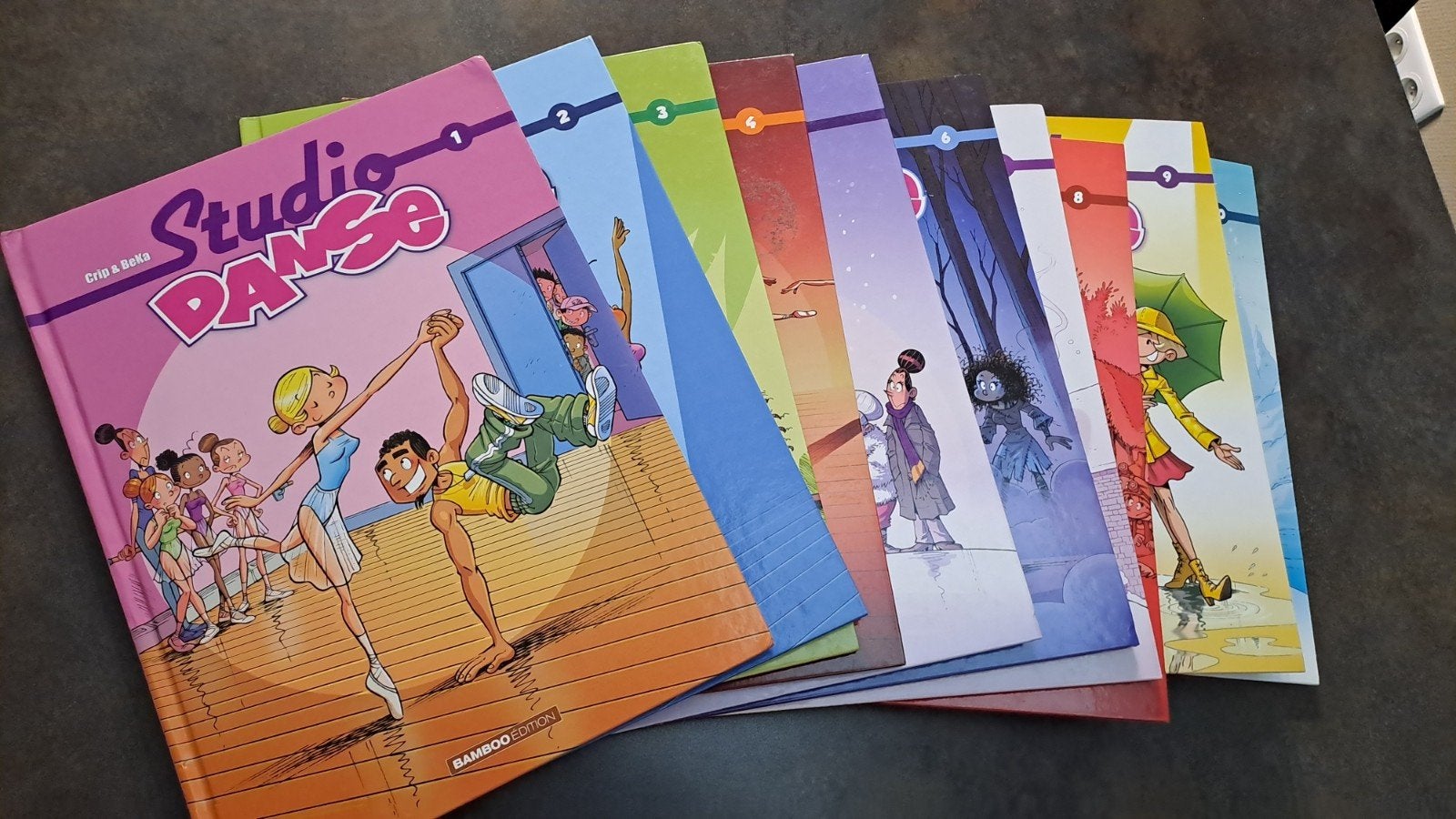 lot de bd studio danse tome 1à10, Livres, Enlèvement