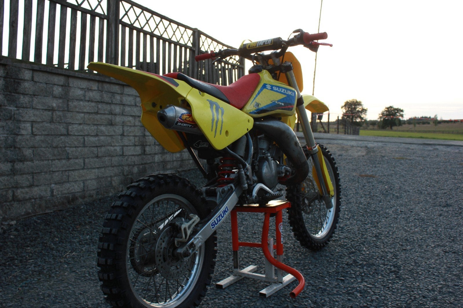 85 rm suzuki, Enlèvement, Suzuki
