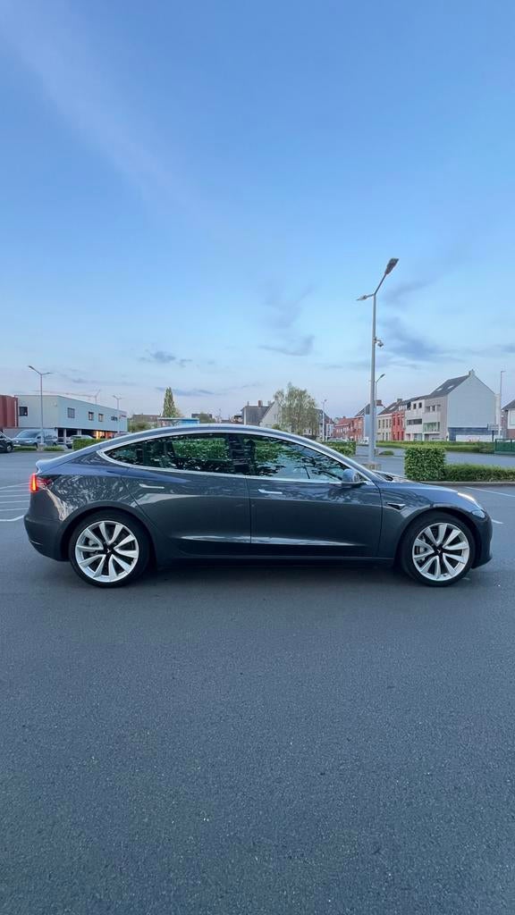 Tesla Model 3 SR+ 2020 — Pilote automatique — Jantes sport, Autos, Cuir, Argent ou Gris, Achat, Particulier