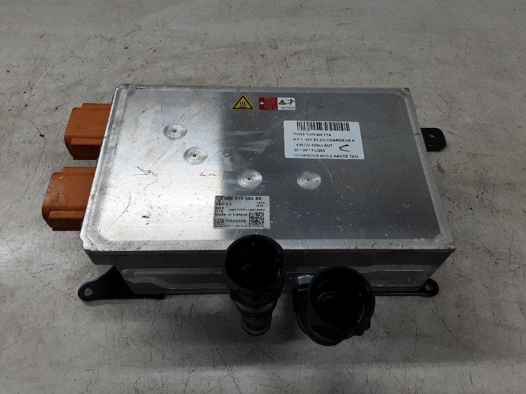 CHARGEUR DE BATTERIE (5QE915684BK), Porsche Deutschland GmbH, Utilisé, Info@porsche.de, Porscheplatz 1
70435  Stuttgart, DE
