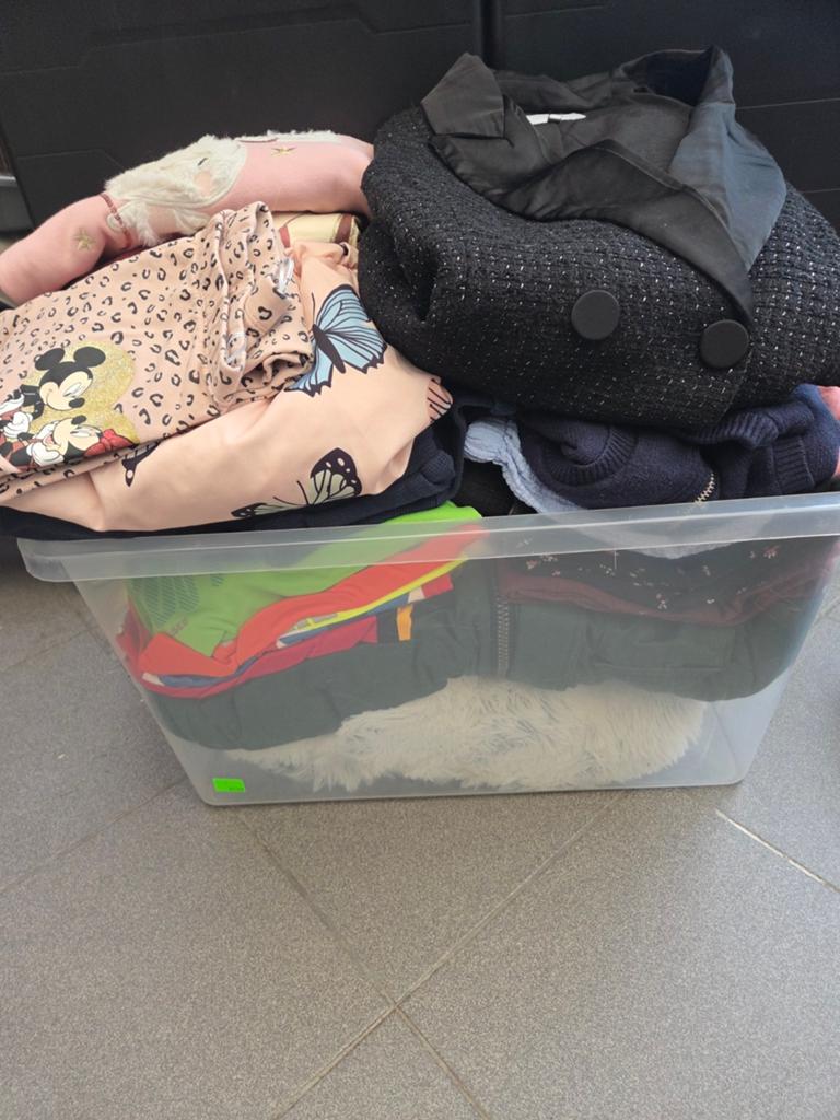 Overvolle bak met veel kledij, Kinderen en Baby's, Ophalen of Verzenden, Gebruikt, Overige maten