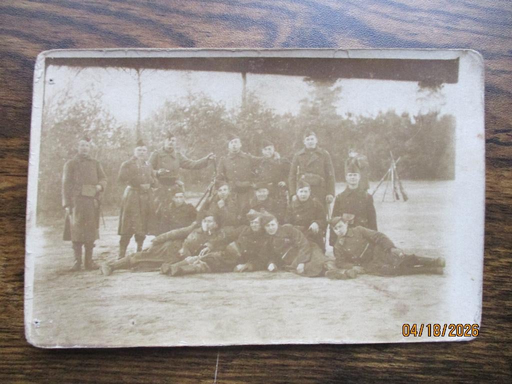 soldats se reposent pendant l'exercice. Entre-deux-guerres ?, Envoi