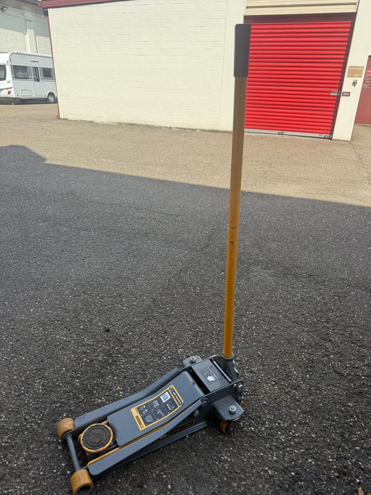 WINNTEC Y420250 Garagekrik 2 ton, extra laag, Ophalen, Zo goed als nieuw, Garagekrik
