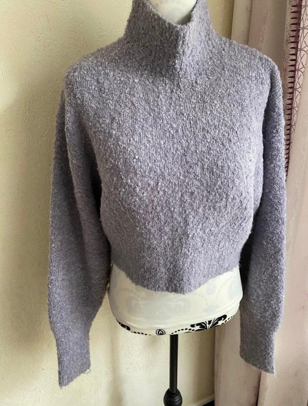 Pull court col montant Monki violet lilas – Taille S, Enlèvement ou Envoi, Comme neuf, Violet
