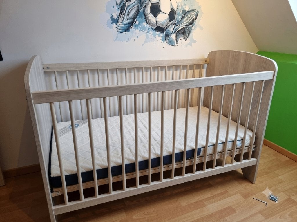Babybed omvormbaar tot eenpersoonsbed + babybedmatras, Kinderen en Baby's, Kinderkamer | Bedden, Gebruikt, Minder dan 140 cm, Minder dan 70 cm
