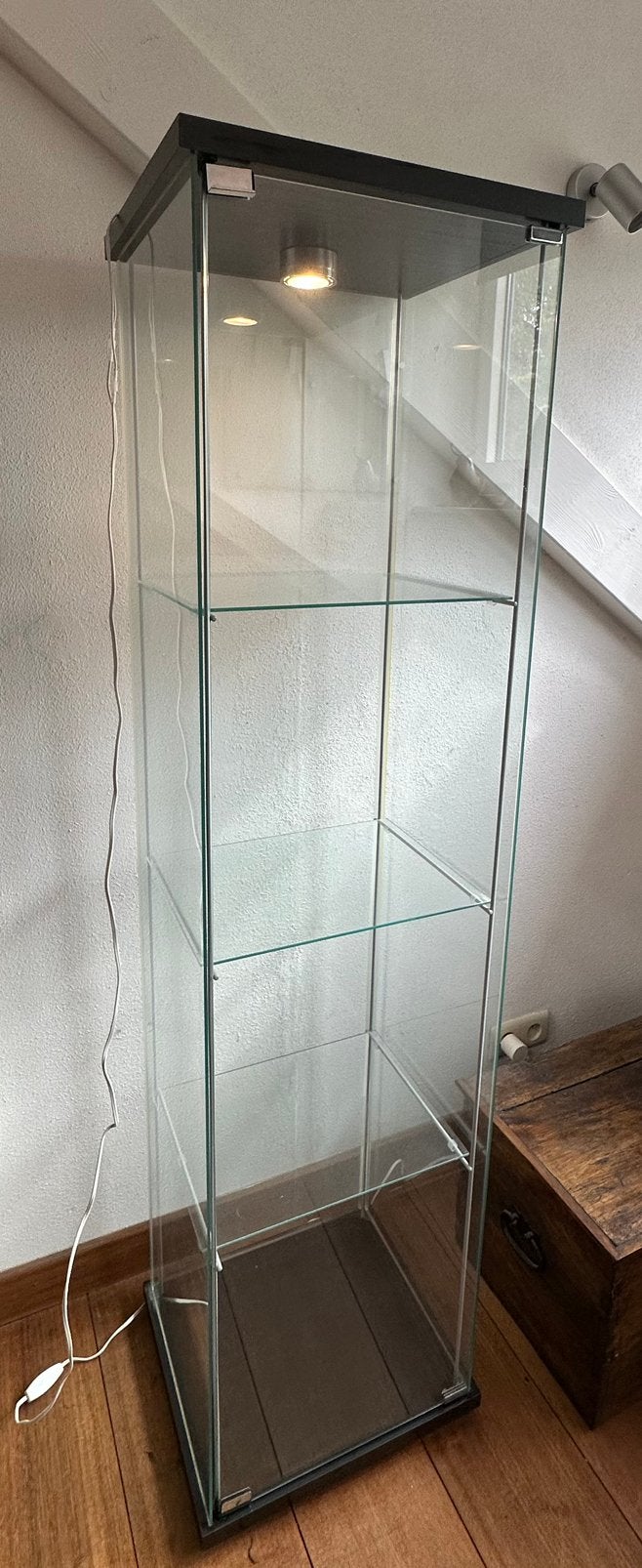 Glazen Vitrinekast met verlichting, Huis en Inrichting, Ophalen, Zo goed als nieuw