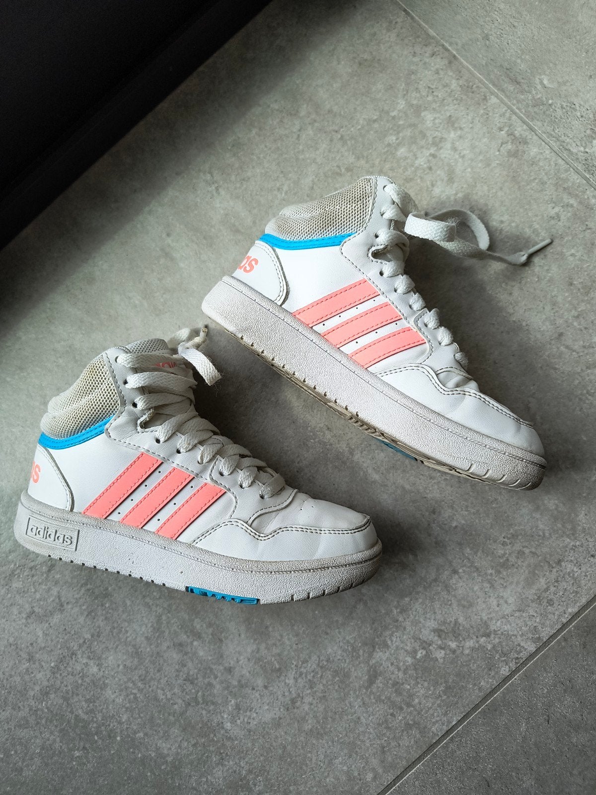 Adidas sneakers maat 31, Enlèvement