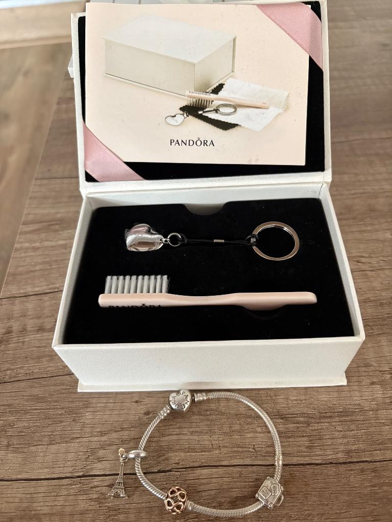 Pandora Armband, Ophalen of Verzenden, Zo goed als nieuw, Met bedels of kralen, Zilver