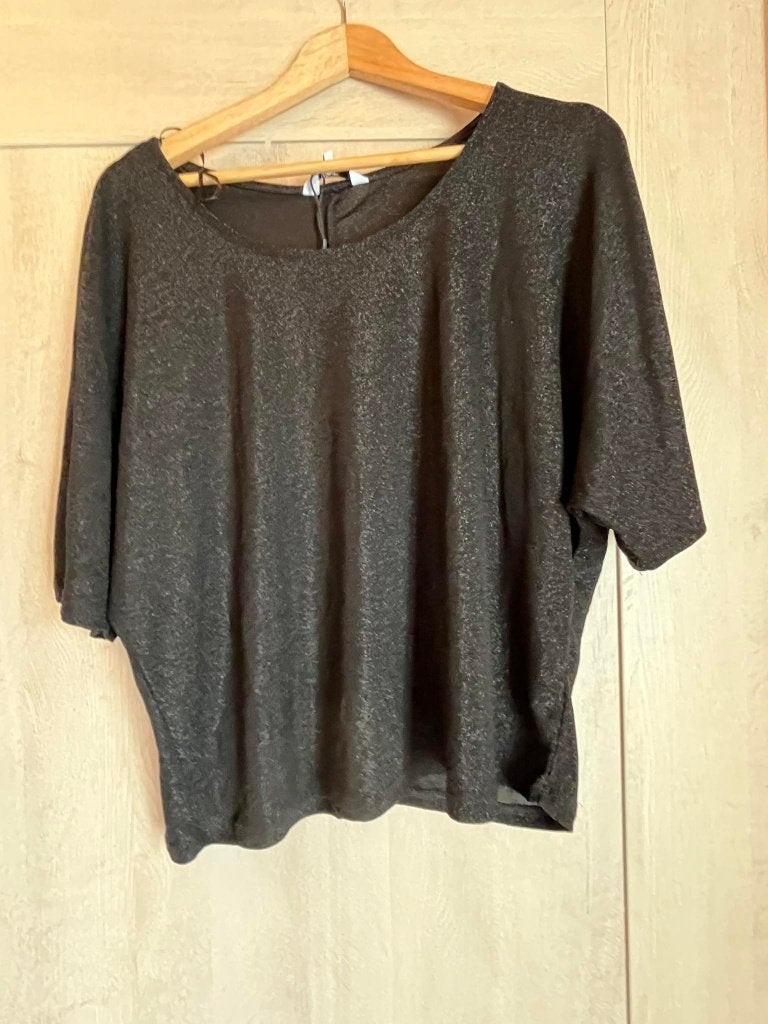 tshirt grijs zwart vila joy xl nooit gedragen, Ophalen of Verzenden, Nieuw, Grijs, Shirt of Top
