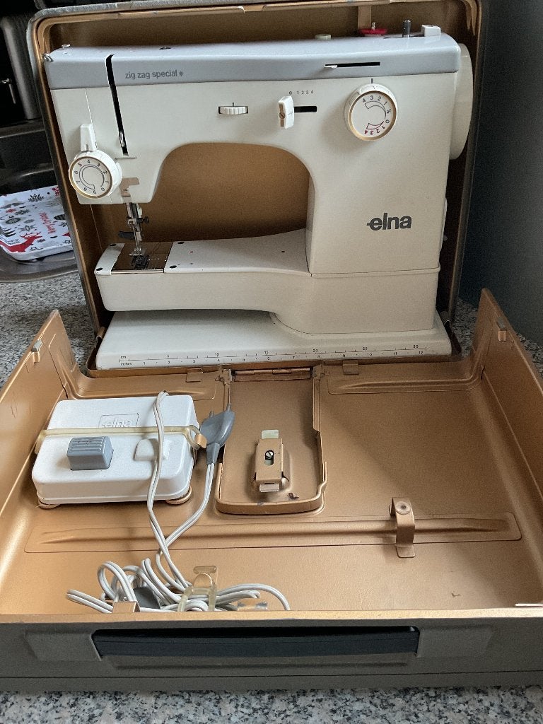 Elna zigzag speciale naaimachine, Hobby en Vrije tijd, Gebruikt, Naaimachine, Industrieel, Ophalen